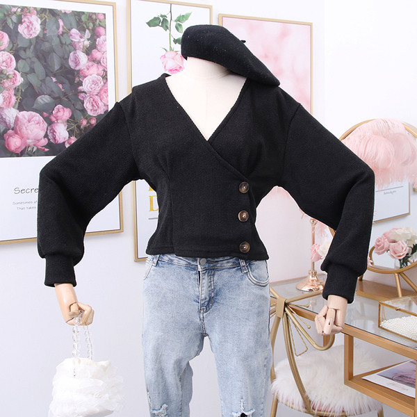 Νέο μοντέλο καθημερινή γυναικεία μπλούζα με κουμπιά και λαιμόκοψη