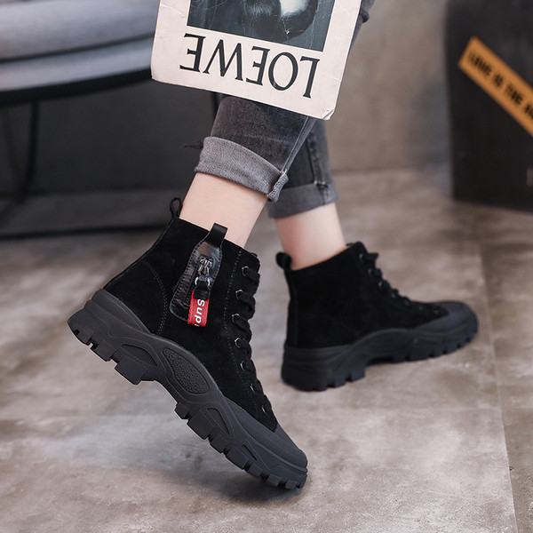 Γυναικεία καθημερινά αθλητικά πάνινα παπούτσια σε κόκκινο, μαύρο και μπεζ χρώμα