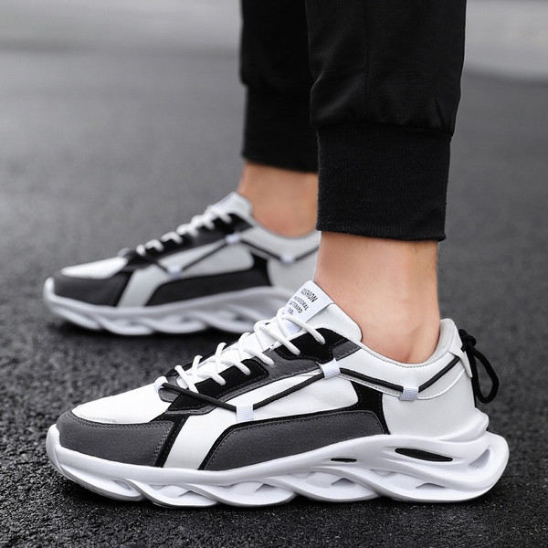 Μοντέρνα ανδρικά αθλητικά παπούτσια με κορδόνια σε κόκκινο, γκρι και μαύρο χρώμα