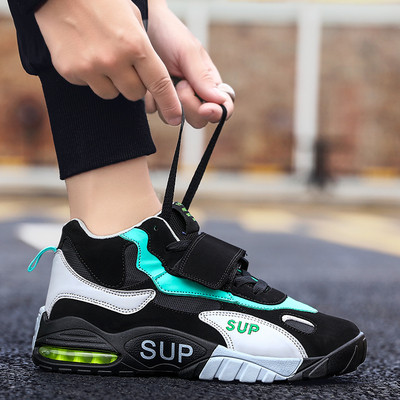 Μοντέρνα αθλητικά ανδρικά παπούτσια με κορδόνια σε τέσσερα χρώματα