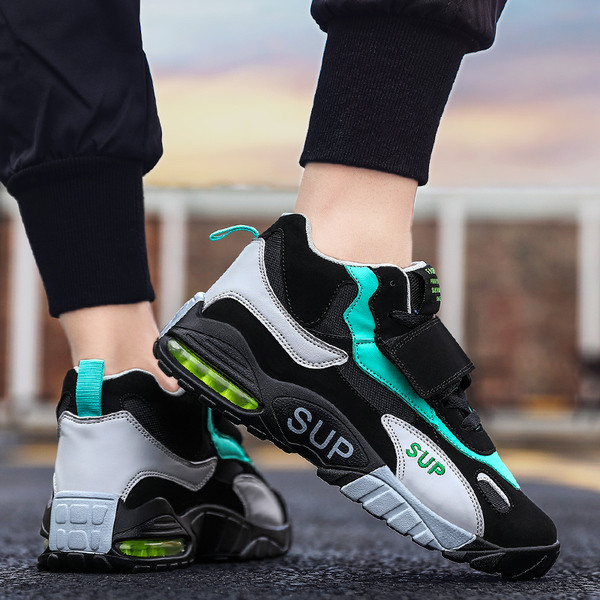 Μοντέρνα αθλητικά ανδρικά παπούτσια με κορδόνια σε τέσσερα χρώματα