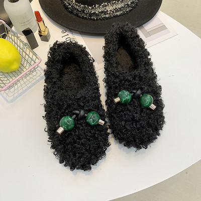 Γυναικείες σπιτικές παντόφλες με απαλή επένδυση και τρισδιάστατο στοιχείο σε διάφορα χρώματα