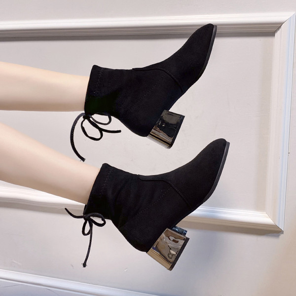 Γυναικείες μοντέρνα σουέτ μπότες με χοντρό τακούνι σε μαύρο χρώμα