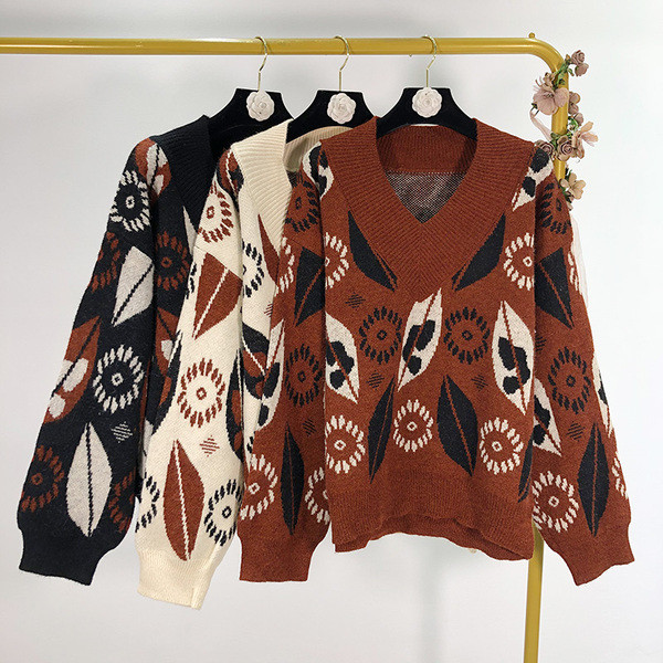 Γυναικείο πουλόβερ  με μοτίβο σε τρία χρώματα