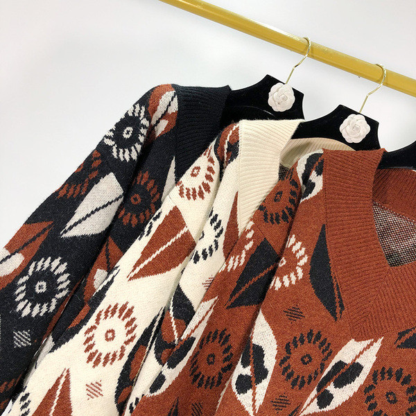 Γυναικείο πουλόβερ  με μοτίβο σε τρία χρώματα