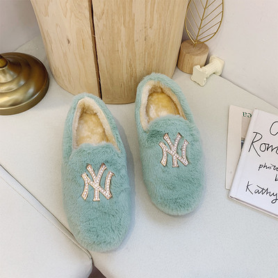 Γυναικείες σπιτικές παντόφλες με γυαλιστερό αποτέλεσμα σε διάφορα χρώματα