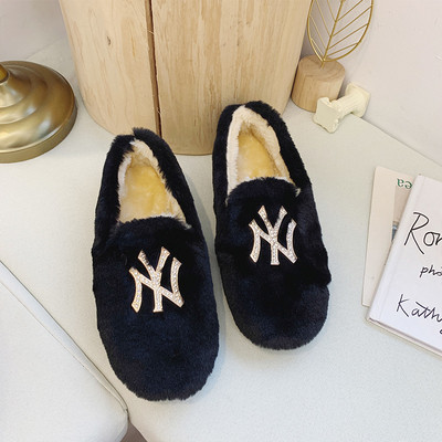 Γυναικείες σπιτικές παντόφλες με γυαλιστερό αποτέλεσμα σε διάφορα χρώματα