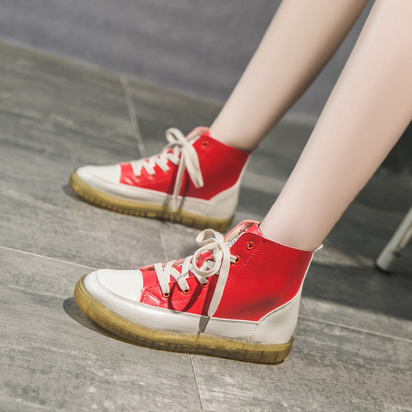 Alkalmi női tornacipő fehér, piros és fekete színben