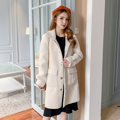 Új modell női kabát bézs, rózsaszín és fehér gombokkal