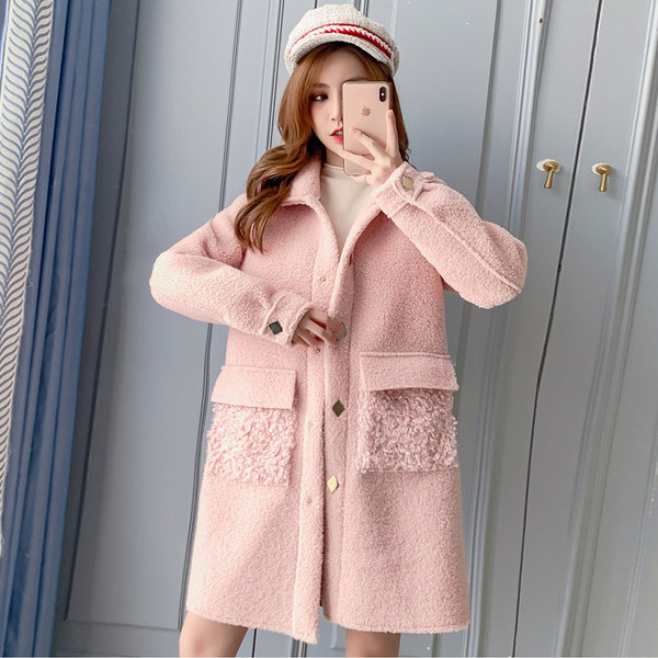 Új modell női kabát bézs, rózsaszín és fehér gombokkal