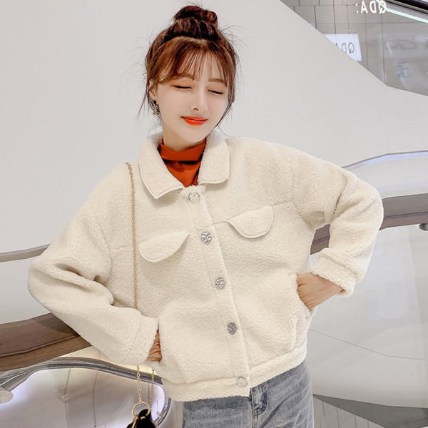 Palton scurt de dama model nou cu nasturi in maro si alb