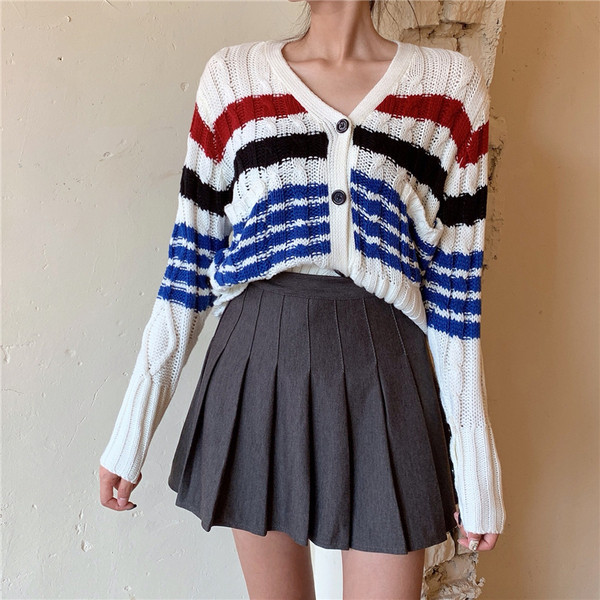 Cardigan de damă în dungi de culoare albă cu nasturi