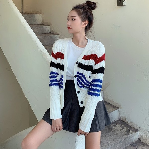 Cardigan de damă în dungi de culoare albă cu nasturi