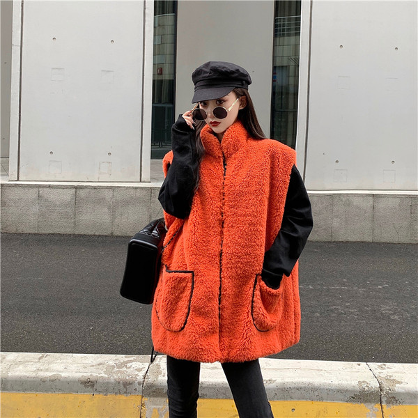 Széles és hosszú mellény cipzárral két színben felirattal