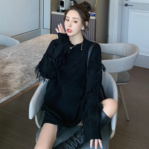 Μακρύ πουλόβερ σε λευκό και μαύρο χρώμα με κρόσσια