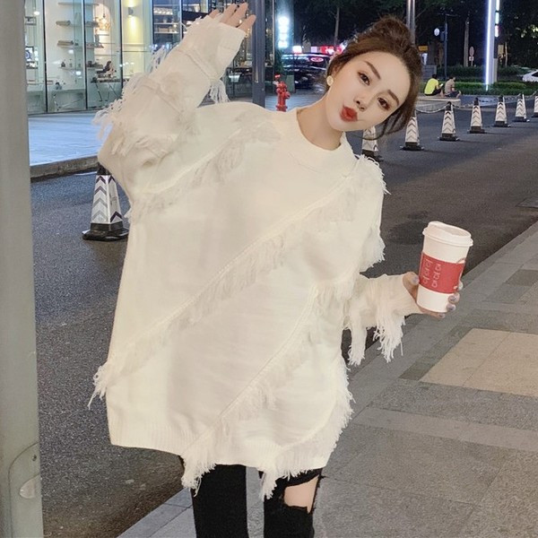 Μακρύ πουλόβερ σε λευκό και μαύρο χρώμα με κρόσσια