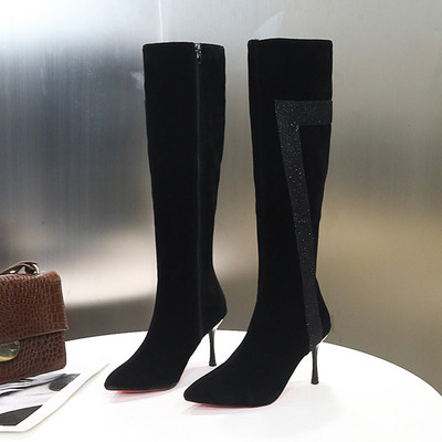 Μοντέρνα γυναικείες μπότες σουέτ  με λεπτό τακούνι