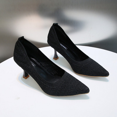 Μοντέρνα γυναικεία παπούτσια με λεπτό τακούνι σε κίτρινο και μαύρο χρώμα