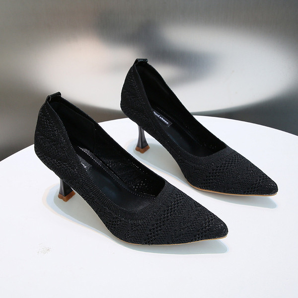 Μοντέρνα γυναικεία παπούτσια με λεπτό τακούνι σε κίτρινο και μαύρο χρώμα