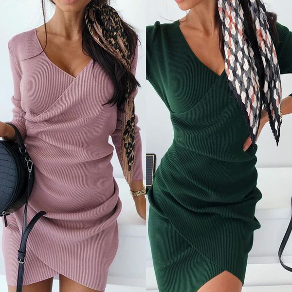 Őszi női rövid ruha hosszú ujjal és mély nyakkivágással zöld és lila színben