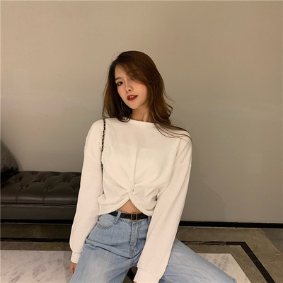 Σύντομη ασύμμετρη μπλούζα σε τέσσερα χρώματα