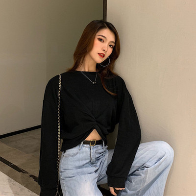 Σύντομη ασύμμετρη μπλούζα σε τέσσερα χρώματα