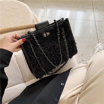 Κομψή γυναικεία τσάντα με αλυσίδα σε διάφορα χρώματα