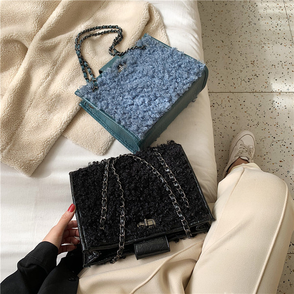 Κομψή γυναικεία τσάντα με αλυσίδα σε διάφορα χρώματα