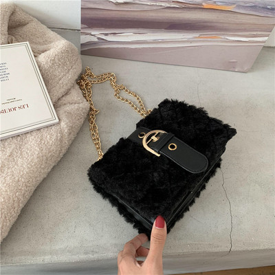 Κομψή γυναικεία τσάντα με πόρπη σε τρία χρώματα