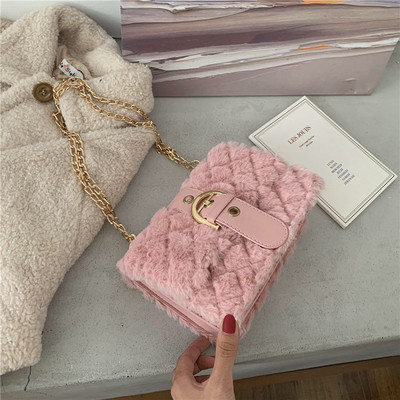 Κομψή γυναικεία τσάντα με πόρπη σε τρία χρώματα