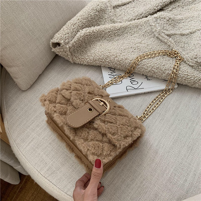 Κομψή γυναικεία τσάντα με πόρπη σε τρία χρώματα