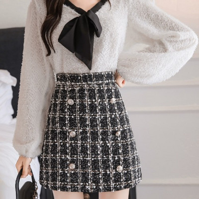 Fusta de dama eleganta cu talie inalta si nasturi in negru si bej