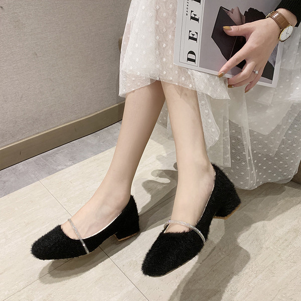 Καθημερινά γυναικεία παπούτσια με ίσια πέλματα σε διάφορα χρώματα