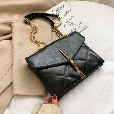 Μοντέρνα γυναικεία τσάντα με αλυσίδα από οικολογικό δέρμα σε τρία χρώματα