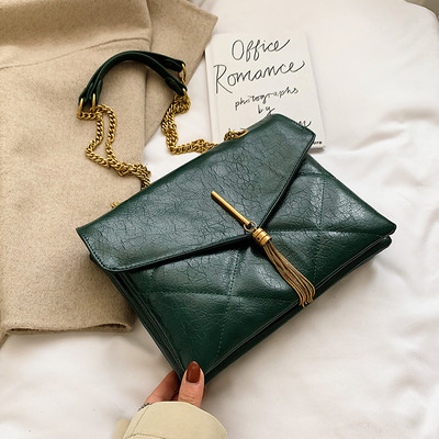 Μοντέρνα γυναικεία τσάντα με αλυσίδα από οικολογικό δέρμα σε τρία χρώματα