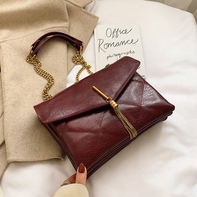 Μοντέρνα γυναικεία τσάντα με αλυσίδα από οικολογικό δέρμα σε τρία χρώματα