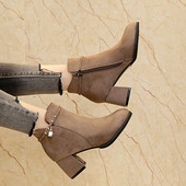 Cizme de damă elegante din piele intoarsa cu toc gros, in negru si bej