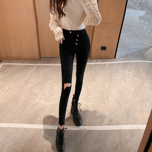 Τζιν  σε μαύρο χρώμα με ψηλή μέση και κουμπιά