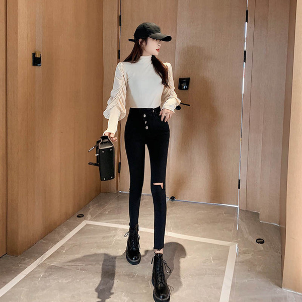 Τζιν  σε μαύρο χρώμα με ψηλή μέση και κουμπιά