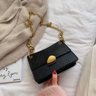 Κομψή γυναικεία τσάντα με αλυσίδα από οικολογικό δέρμα 