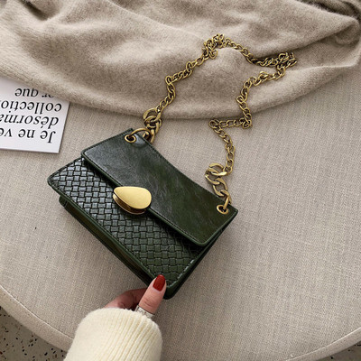 Κομψή γυναικεία τσάντα με αλυσίδα από οικολογικό δέρμα 