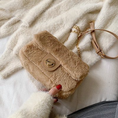 Geanta de dama moderna din puf cu inchidere metalica in mai multe culori