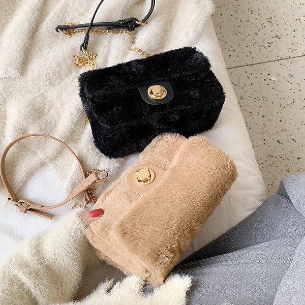 Geanta de dama moderna din puf cu inchidere metalica in mai multe culori