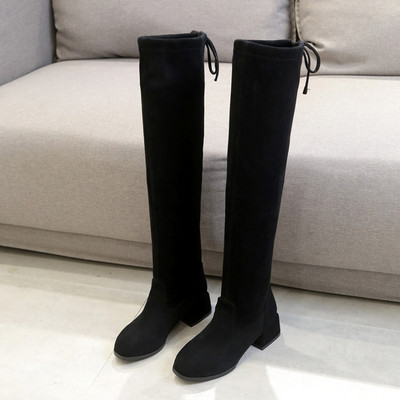 Stílusos női velúr csizma vastag sarkú fekete színben