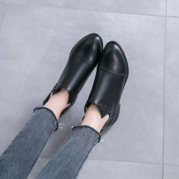 Κομψές γυναικείες μπότες με φερμουάρ από έκο δέρμα σε μαύρο χρώμα