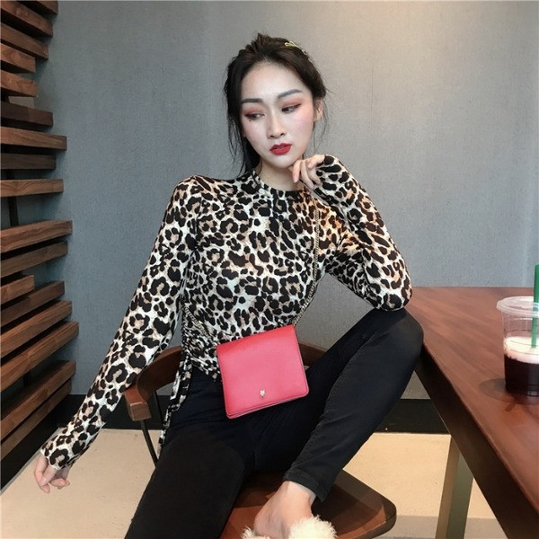 Γυναικεία κοντή μπλούζα με κορδόνια και εκτύπωση 