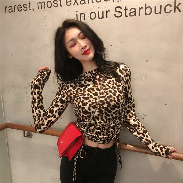 Γυναικεία κοντή μπλούζα με κορδόνια και εκτύπωση 