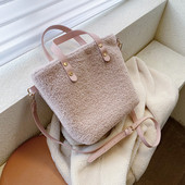 Modern női táska két füllel több színben