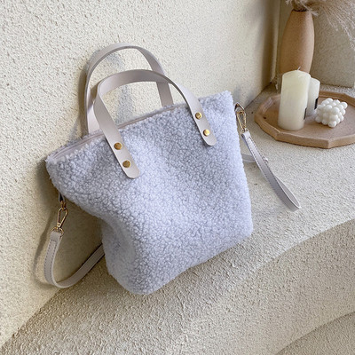 Modern női táska két füllel több színben