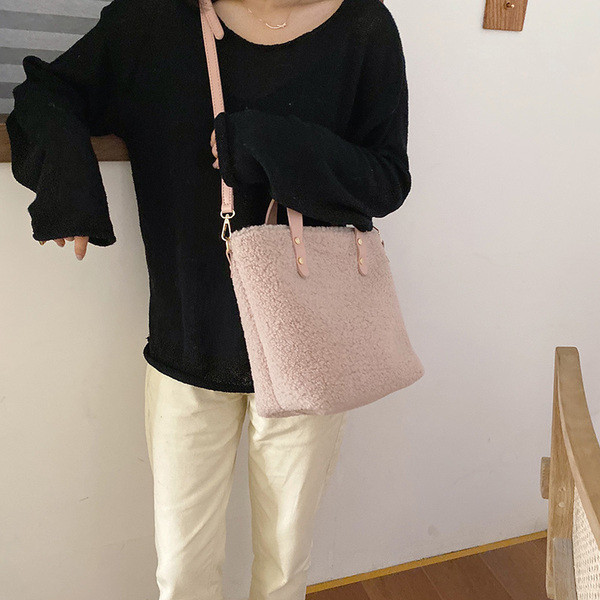 Modern női táska két füllel több színben